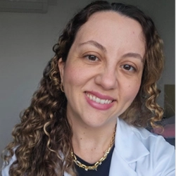 Renata Andrade Mello